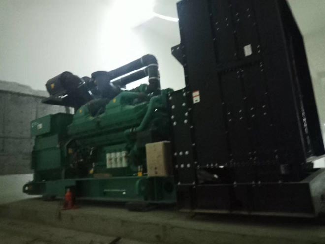 青島院士港二期發(fā)電機設備安裝施工現(xiàn)場